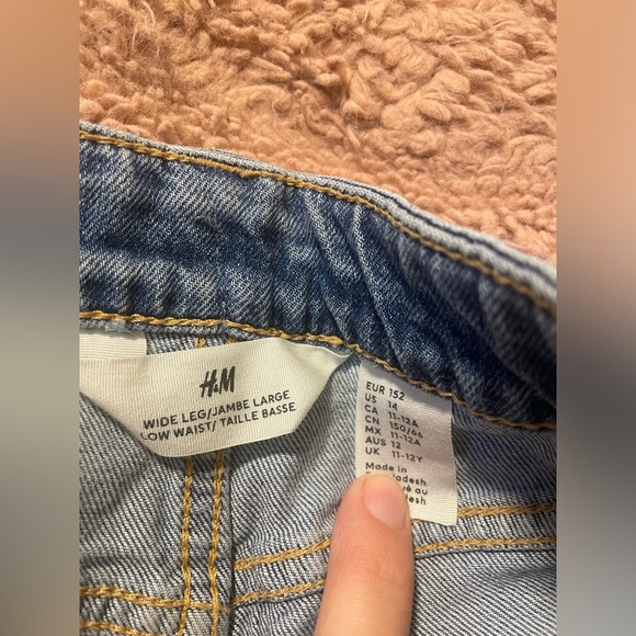 EUC H&M Wide Leg Slightly Distressed Denim Jeans - Picture 4 of 5